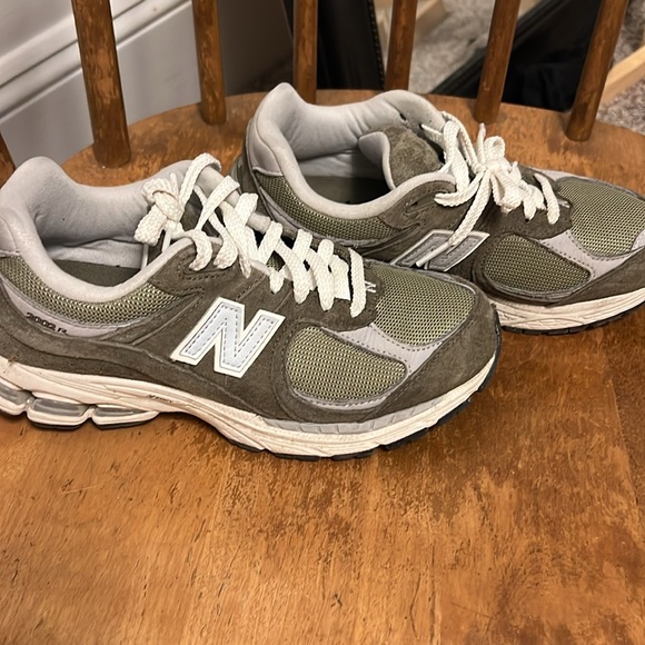 New Balance 2002 R Sneakers - Picture 2 of 3